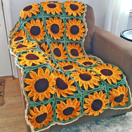 This Free Sunflower Crochet Blanket Pattern Looks Stunning and Incredibly Cozy