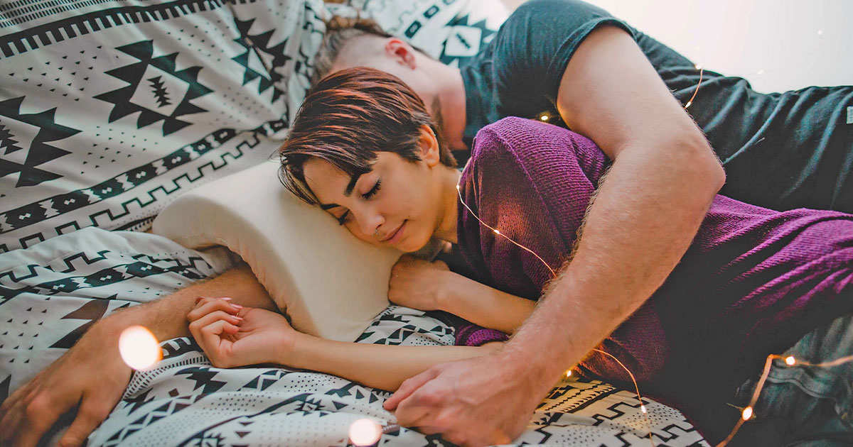 This Curved Pillow Lets You Cuddle Without Turning Your Arm Numb
