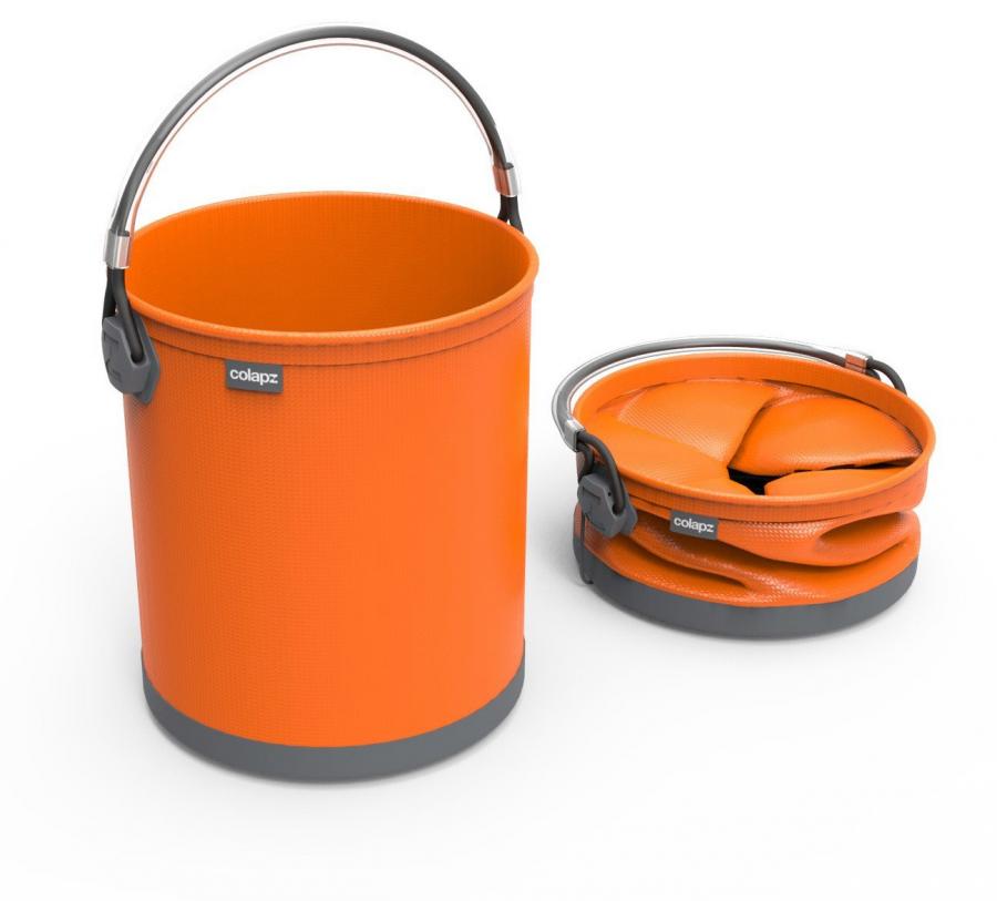 This Collapsible Water Bucket Folds Down For Easy Storage