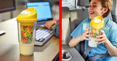 This Divided Milk and Cereal Cup Lets You Eat Breakfast While On The Go This Divided Milk and Cereal Cup Lets You Eat Breakfast While On The Go
