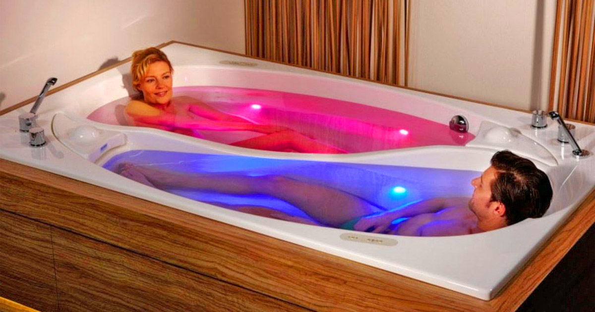 This Friend Zone Double Bathtub Is Shaped Like a Yin Yang, With Separated  Tubs