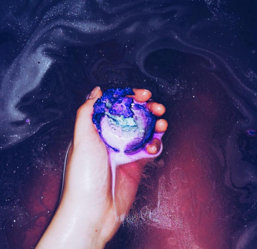 Galaxy Bath Bomb Makes Your Bath Water 