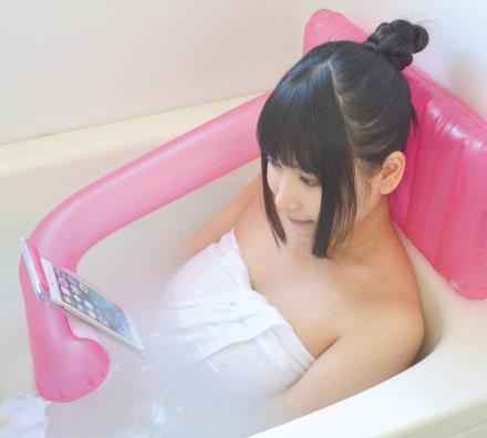 This Inflatable Bath Pillow Holds Your Phone While In The Tub