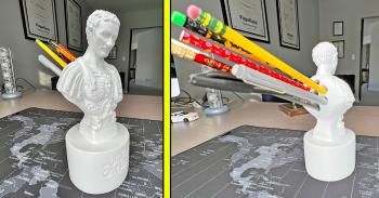 This Julius Caesar Pencil Holder Recreates His Assassination In a Dark (Yet Functional) Way This Julius Caesar Pencil Holder Recreates His Assassination In a Dark (Yet Functional) Way
