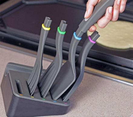 This Modular Spatula Handle Can Use 5 Different Kitchen Utensils