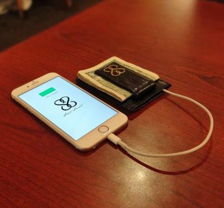 This Smart Wallet Can Charge Your Phone