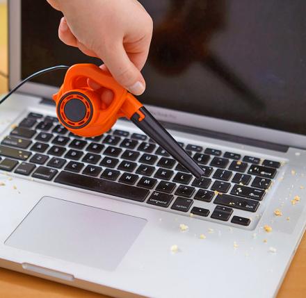 Tiny Leaf Blower Helps You Clear Crumbs From Your Desk and Keyboard