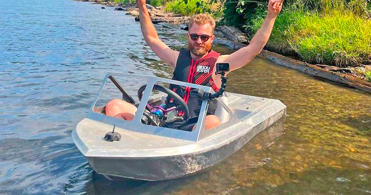 This Tiny Speed Boat Fits Just One Person, and Looks Incredibly Fun