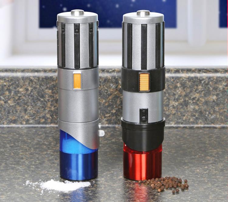 Star Wars Lightsaber Salt and Pepper Set - Mini electric lightsaber salt and pepper grinders