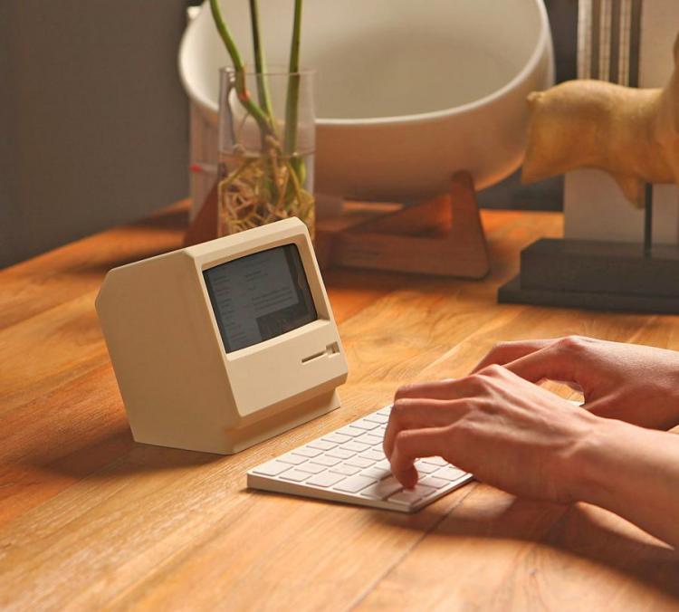 M4 Phone Stand Turns Your iPhone Into a Retro Apple Computer