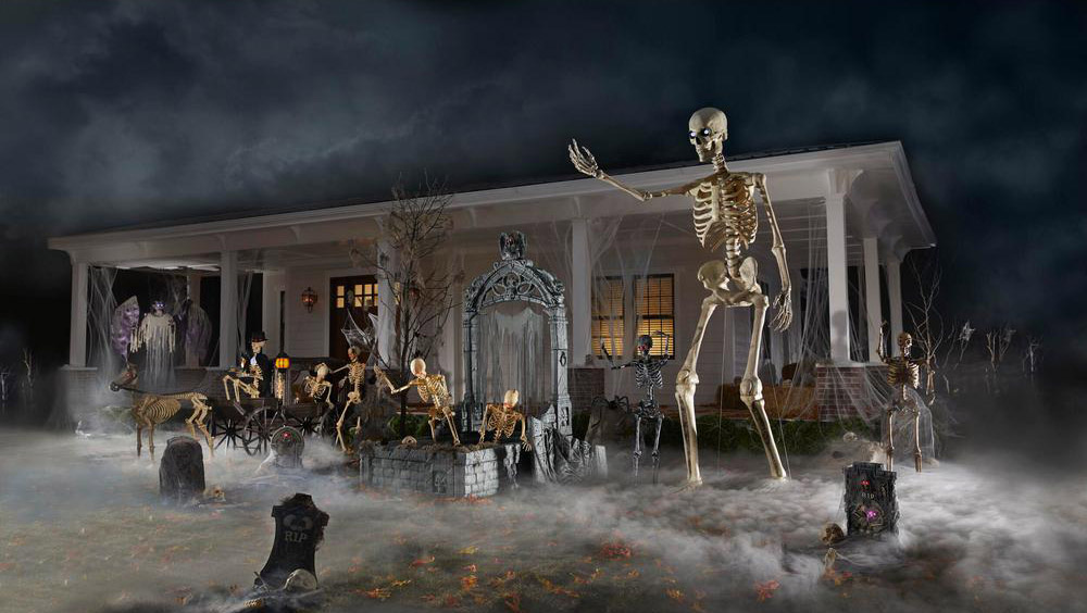 This Giant 12 Foot Skeleton Is The Ultimate Halloween Decoration For 2021