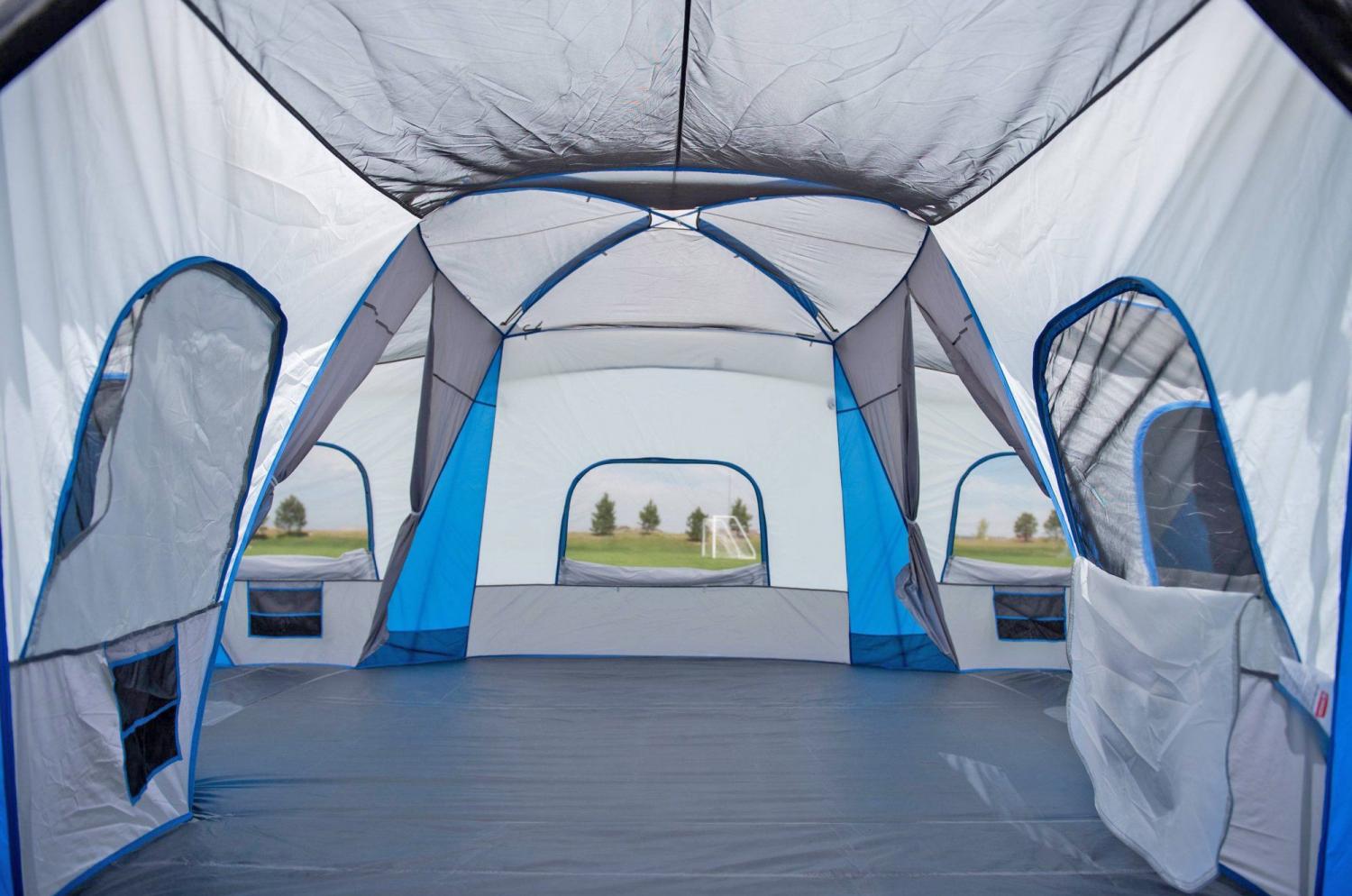 reptielen Uittreksel Grillig This Giant 20 Person Tent Has 5 Private Bedroom Compartments and Huge  Living Area