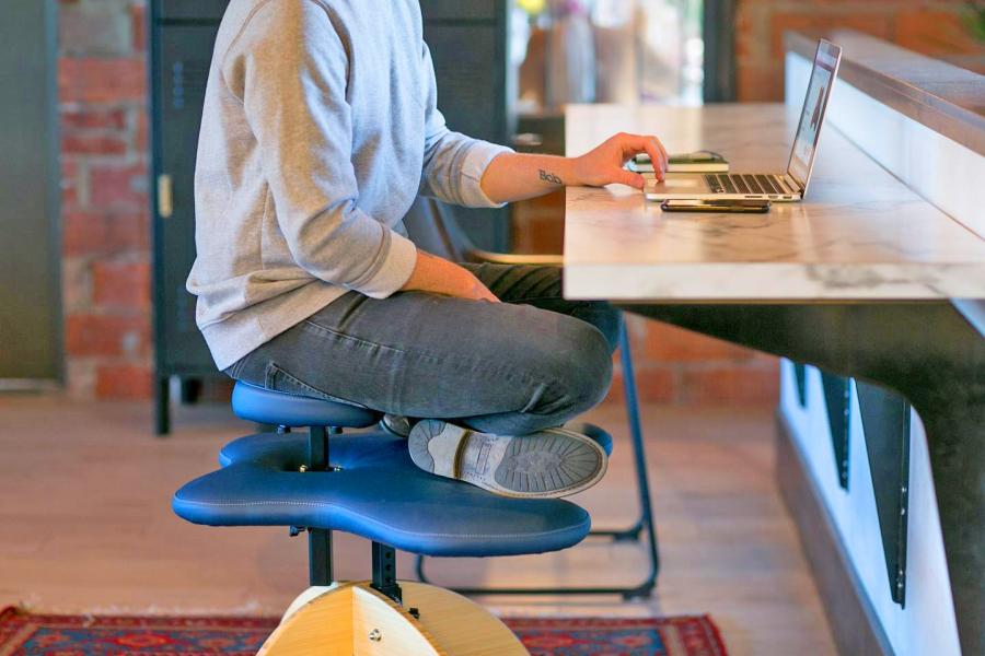 Cross-legged office chair