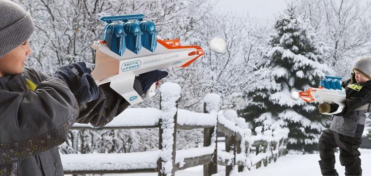 Snowball Blaster Gun: Launches Snowballs Up To 80 Feet