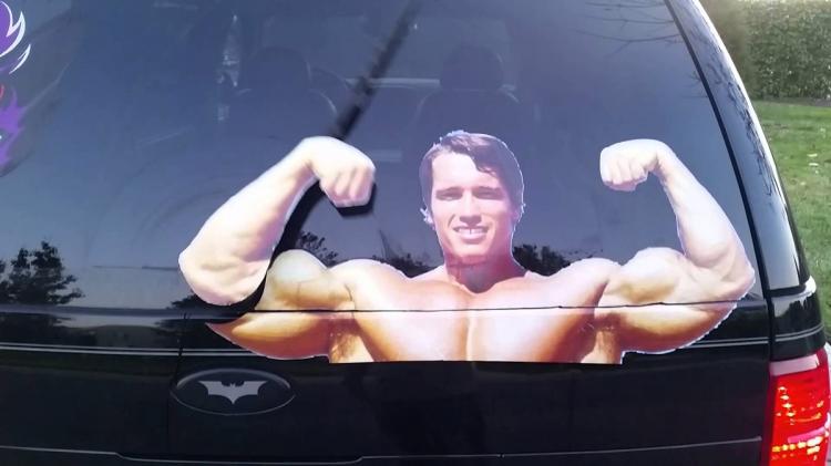 Arnold Schwarzenegger Waving Rear Wiper Decal - Flexing Arnold wiper blade