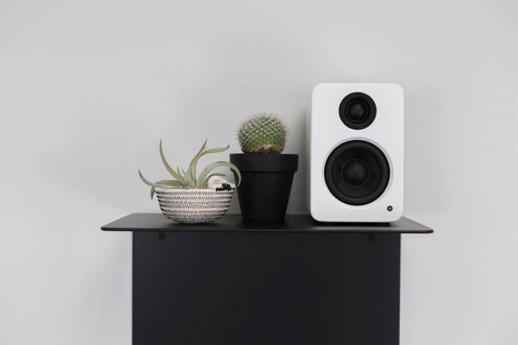 https://odditymall.com/includes/content/upload/artifox-minimalist-wall-shelf-2613.jpg