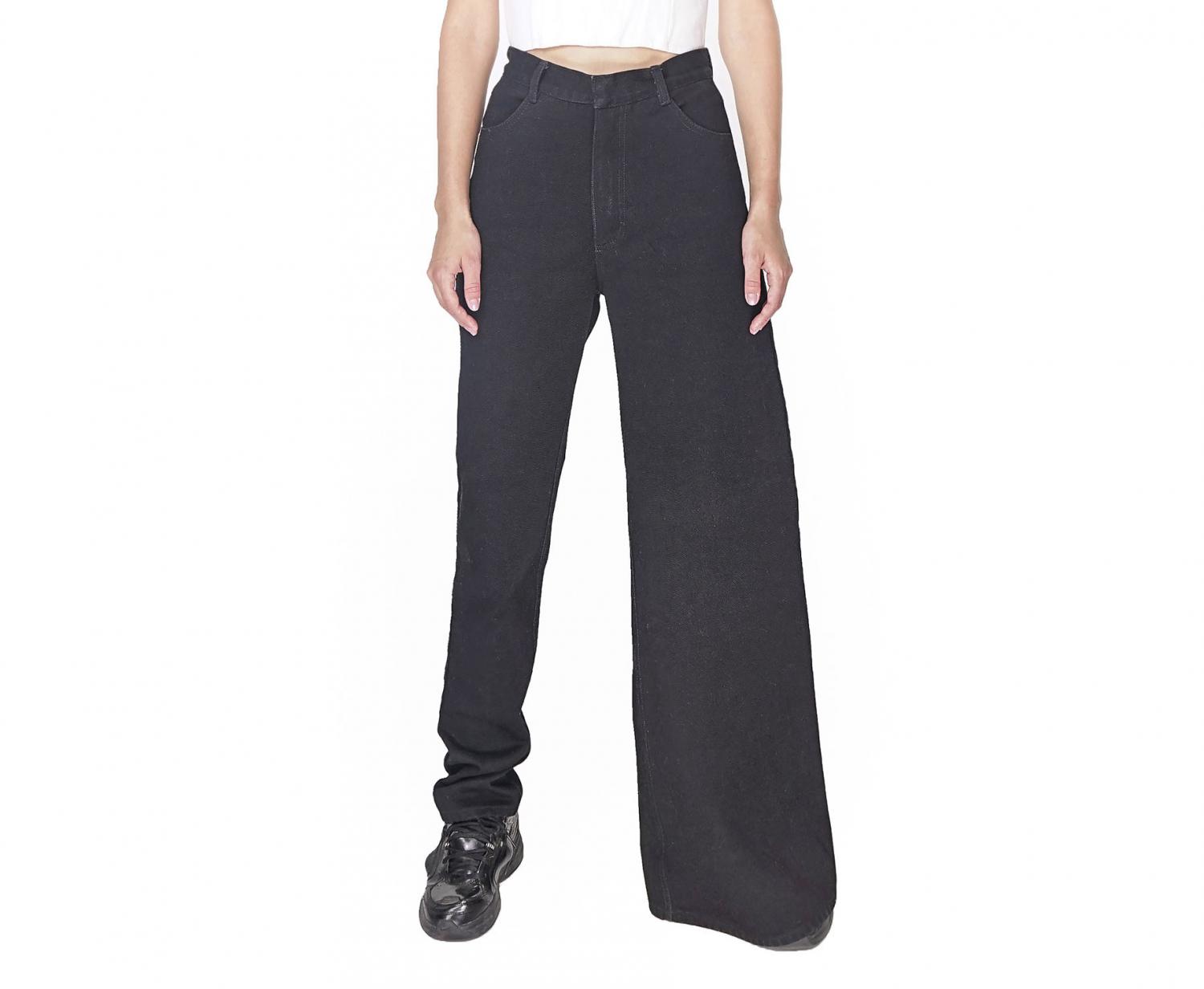 Asymmetrical One-Legged Pants Are a Strangely Sexy 2022 Trend