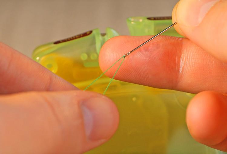 This Device Automatically Threads Your Sewing Needle