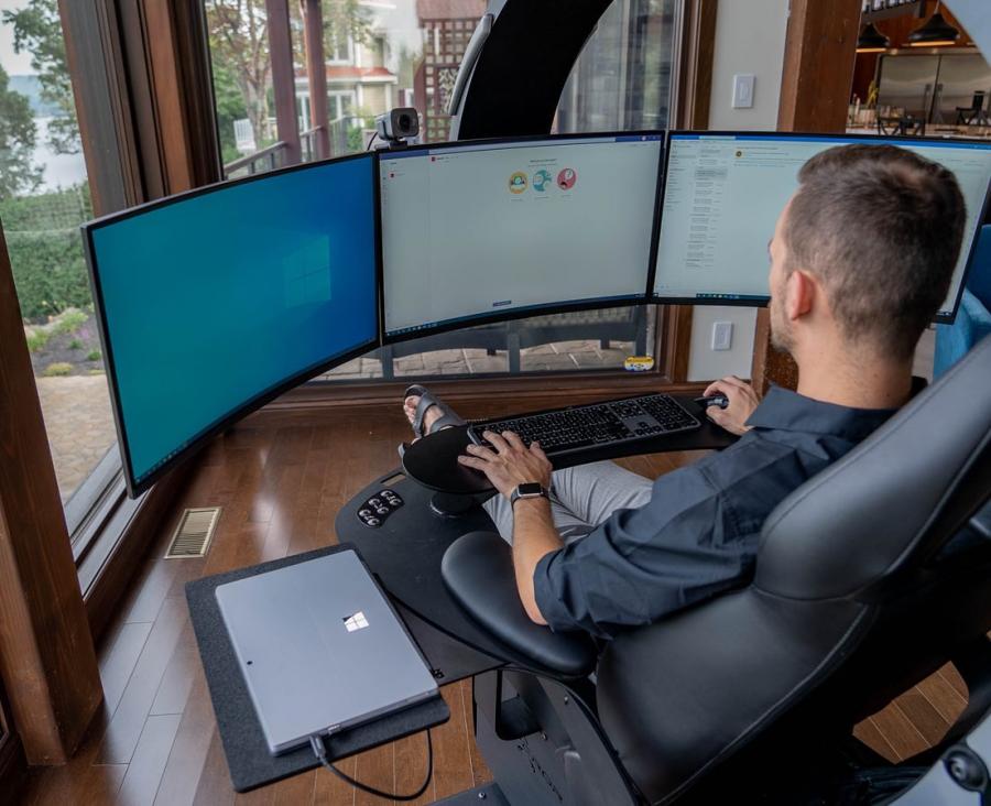 This Automatic Reclining Robotic Desk Might Be The Ultimate Workstation