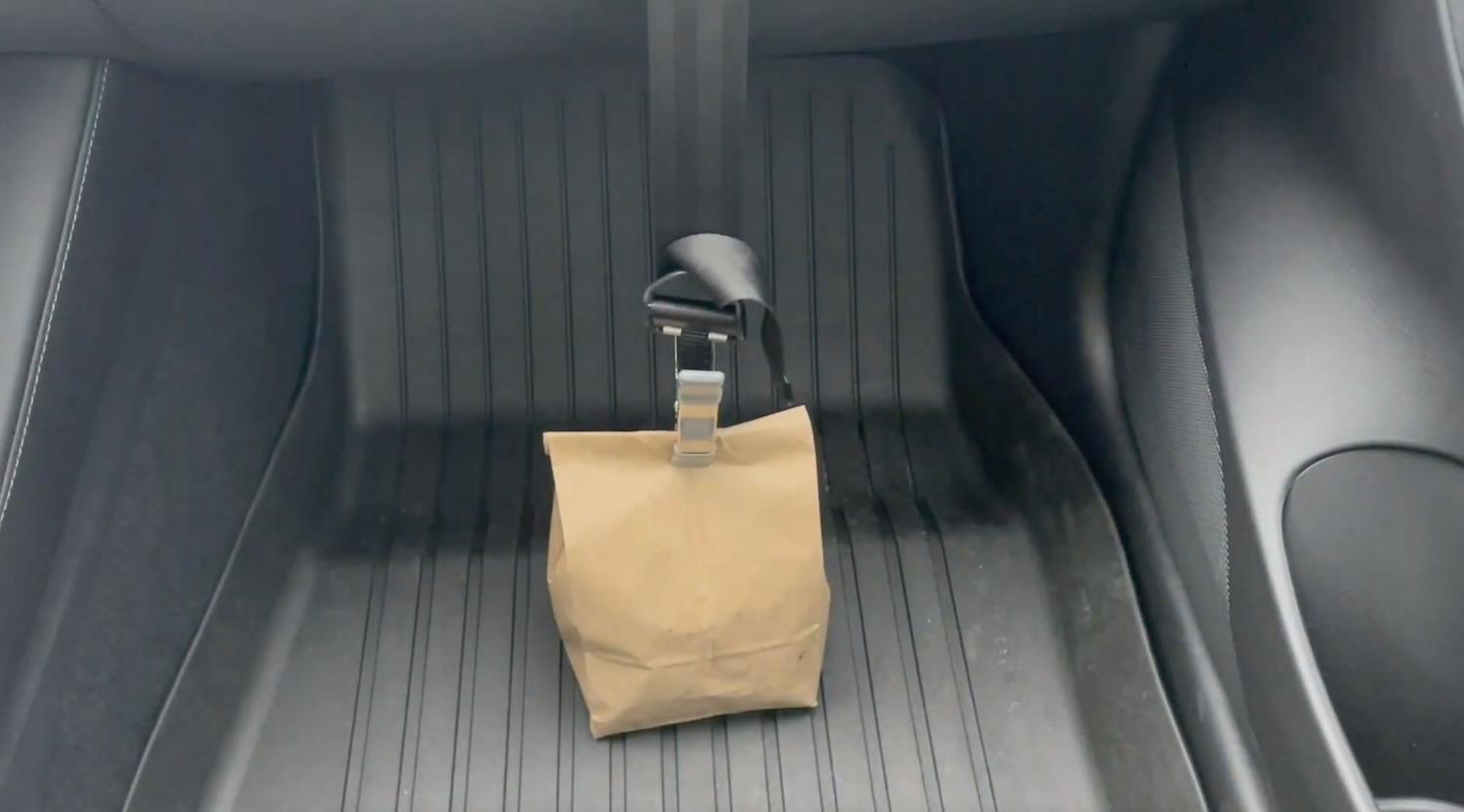 Bago To-Go Back Glovebox Clip Prevents Food Bag From Tipping Over