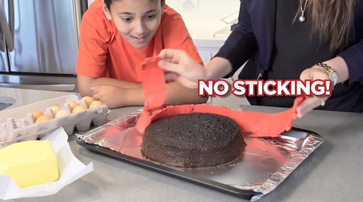 Bake Snake: Flexible Cake Molder Lets You Bake Any Shaped Cake