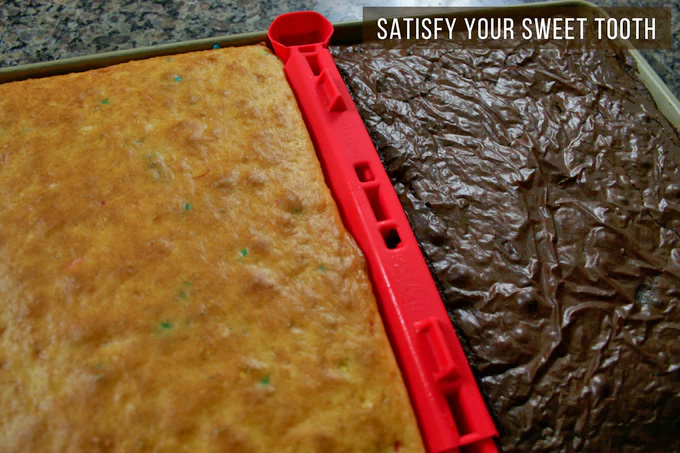 BakeSplit: Pan Divider That Lets You Cook Two Separate Meals With 1 Pan