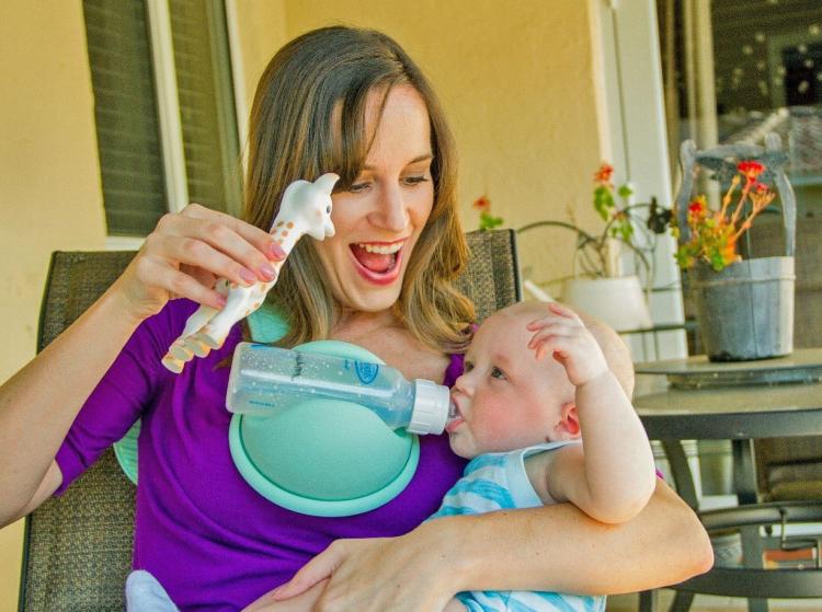 free hand baby bottle holder