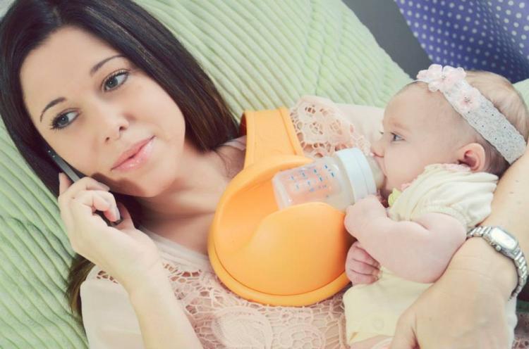Beebo - Hands Free Baby Bottle Holder