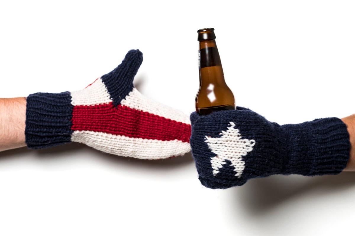 Beer Mitts - Beer koozie mittens hold your beer in the winter