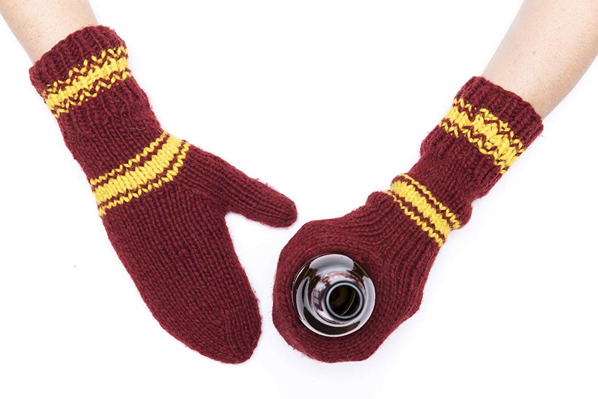 Beer Mitts - Beer koozie mittens hold your beer in the winter