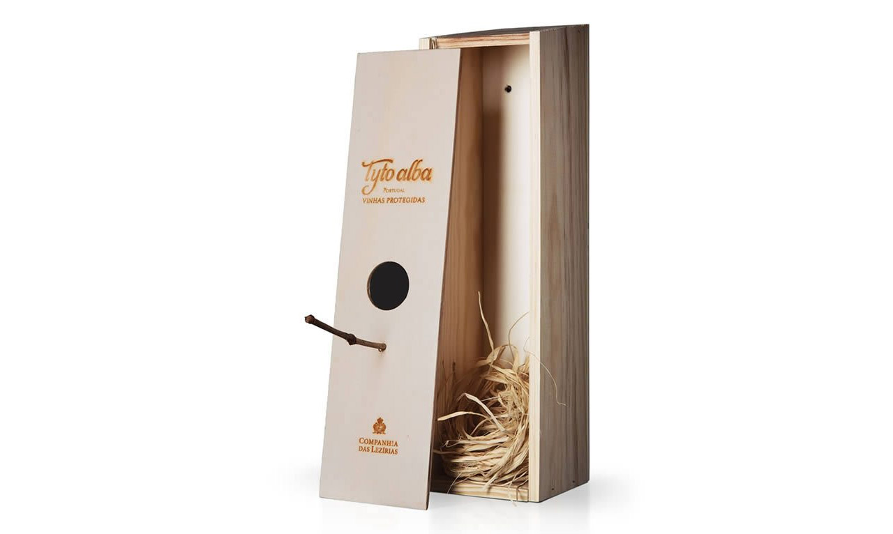 Tyto Albo Wine Box Bird Houes - Owl bird house box made from wine bottle packaging