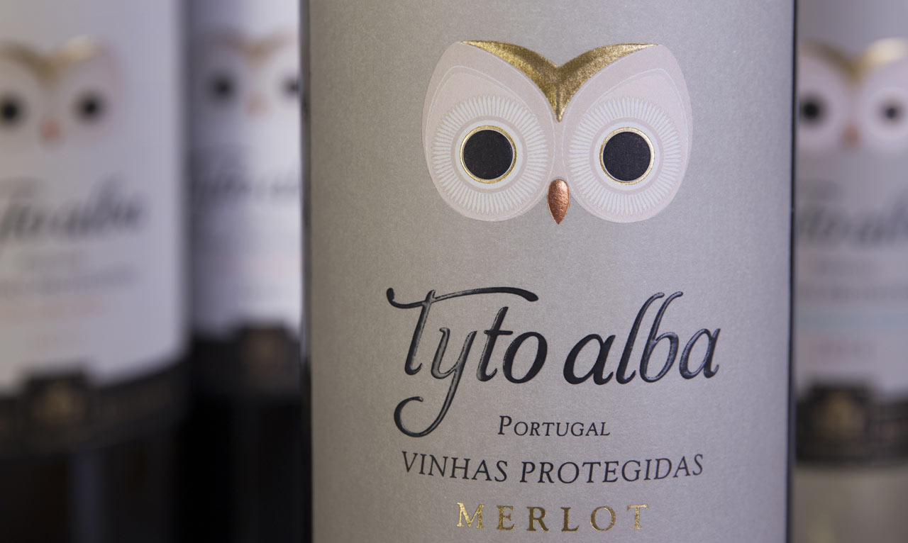 Tyto Albo Wine Box Bird Houes - Owl bird house box made from wine bottle packaging