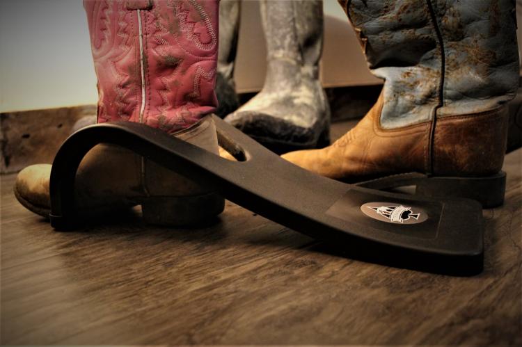  Boot Jack Lets You Easily Kick Off Your Boots Hands-Free - Remove boots with no hands