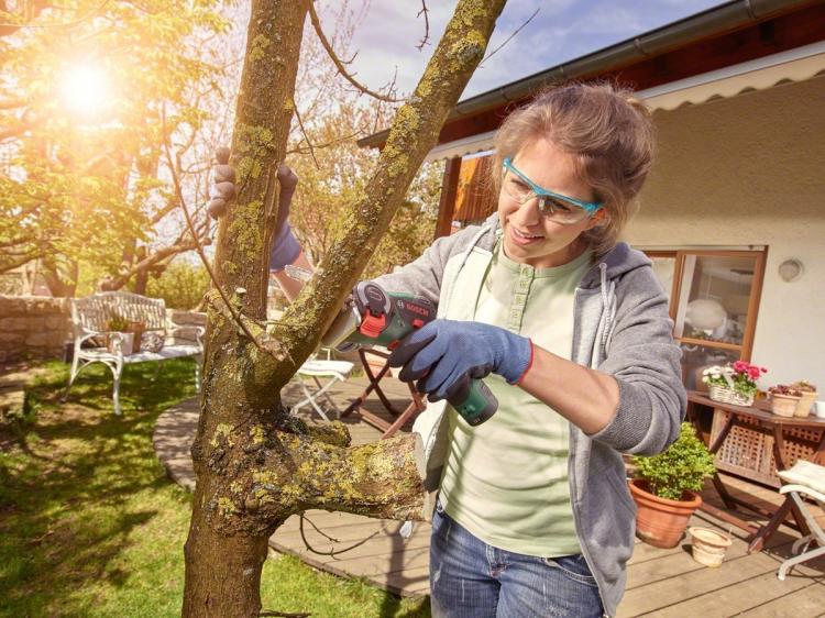 Bosch Easycut Nanoblade Mini Chainsaw