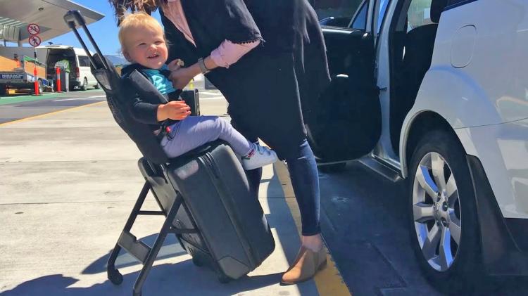 Buggy Bagrider Carry-on luggage that doubles as a stroller - luggage baby stroller combo