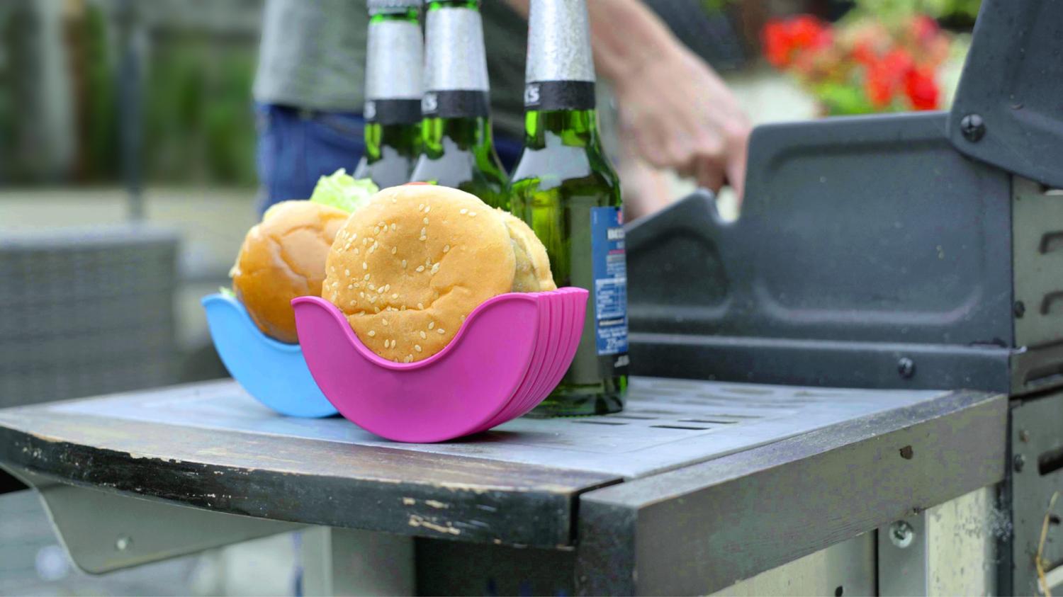 Burger Buddy Hamburger Holder - Silicone burger holder prevents juices and sauces from spilling