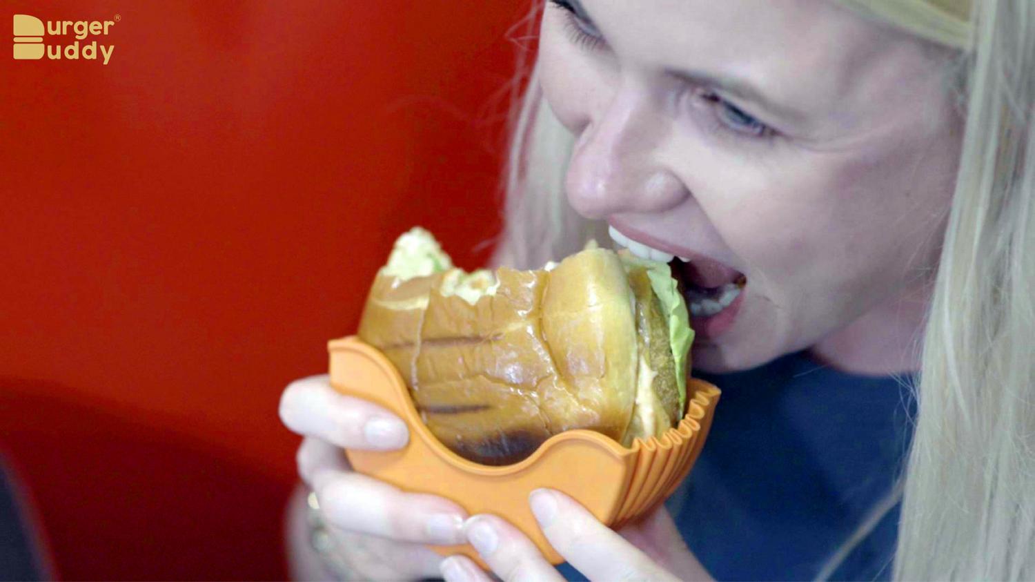 Burger Buddy Hamburger Holder - Silicone burger holder prevents juices and sauces from spilling