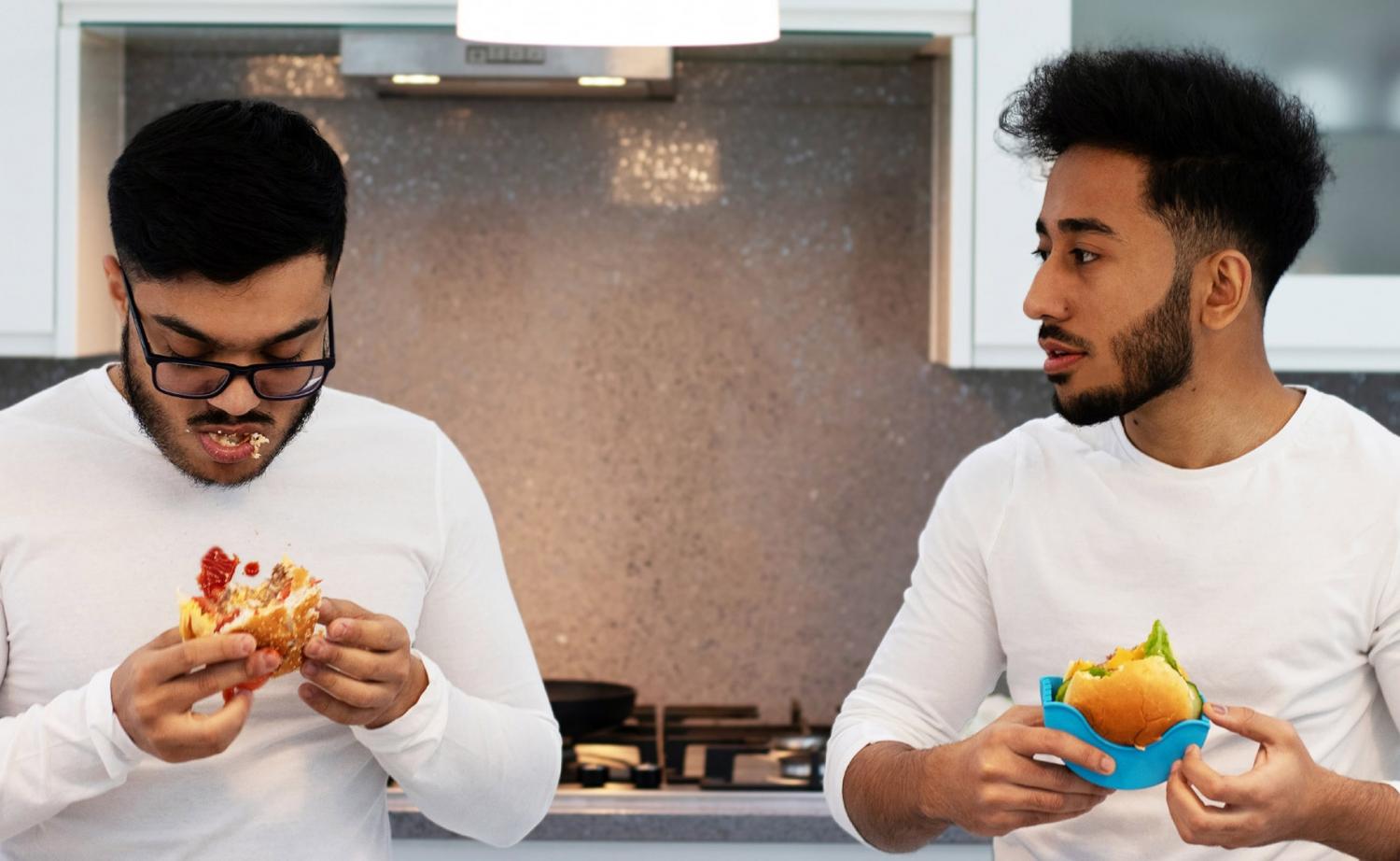 This Genius Hamburger Holder Prevents Juices and Sauces From Making a Mess