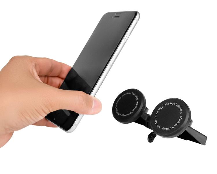 DuoMount Lets You Mount Two Phones Using Your Cars CD Slot