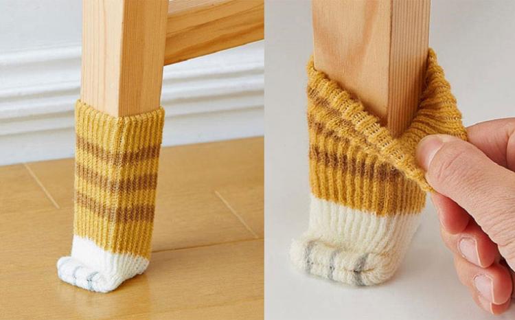 paw chair socks