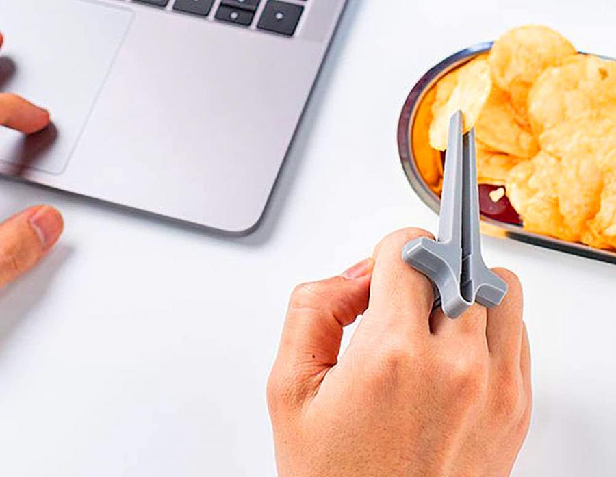 These Chip And Cheeto Grabber Finger Chopsticks Keep Your Fingers Clean While Working Or Gaming