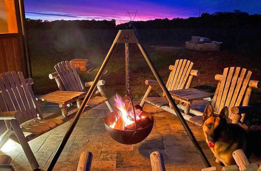 Cowboy Cauldron - Giant tripod hanging fire pit and BBQ