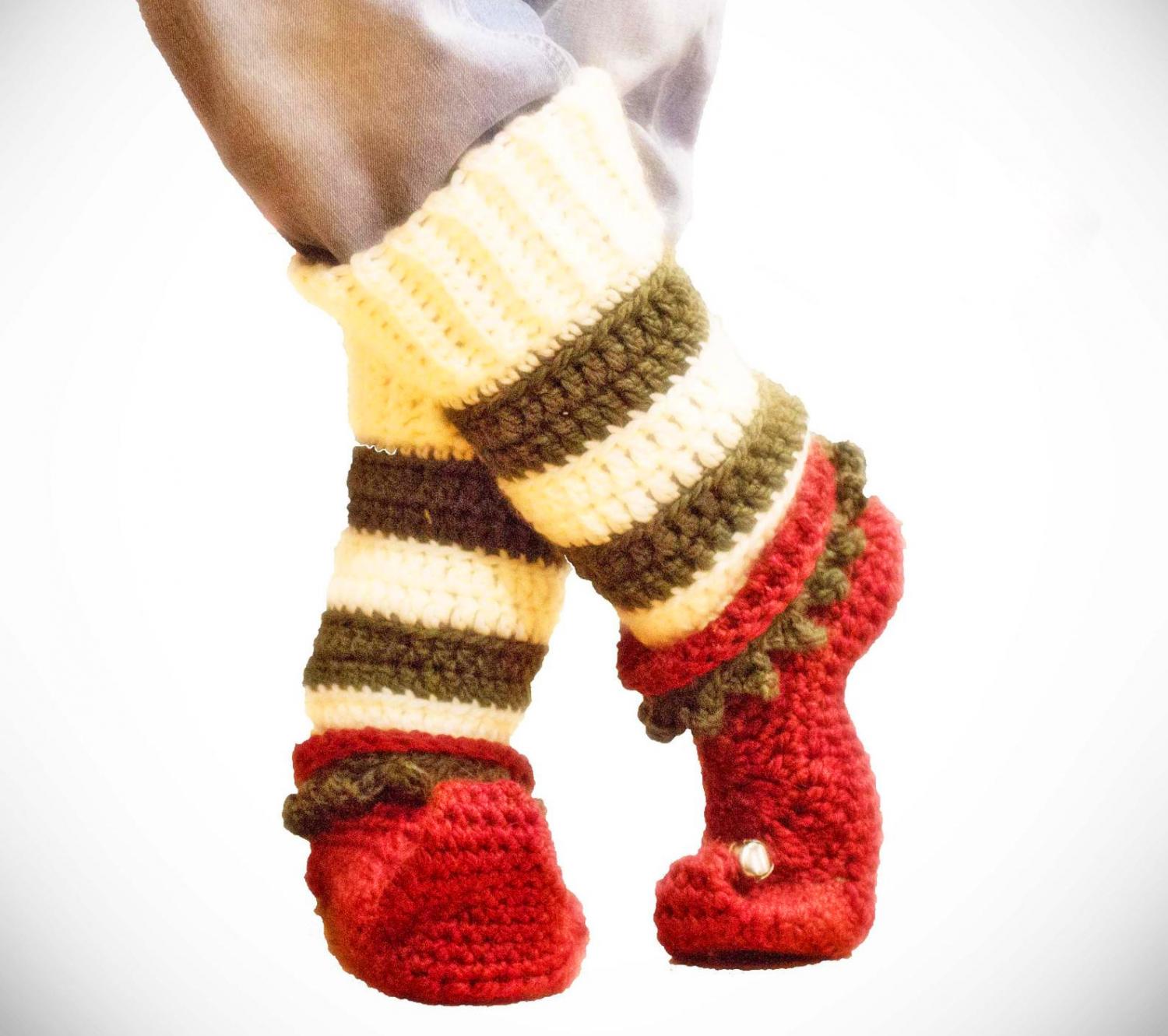 Crochet Elf Slippers - Pattern to crochet your own DIY crochet elf slippers