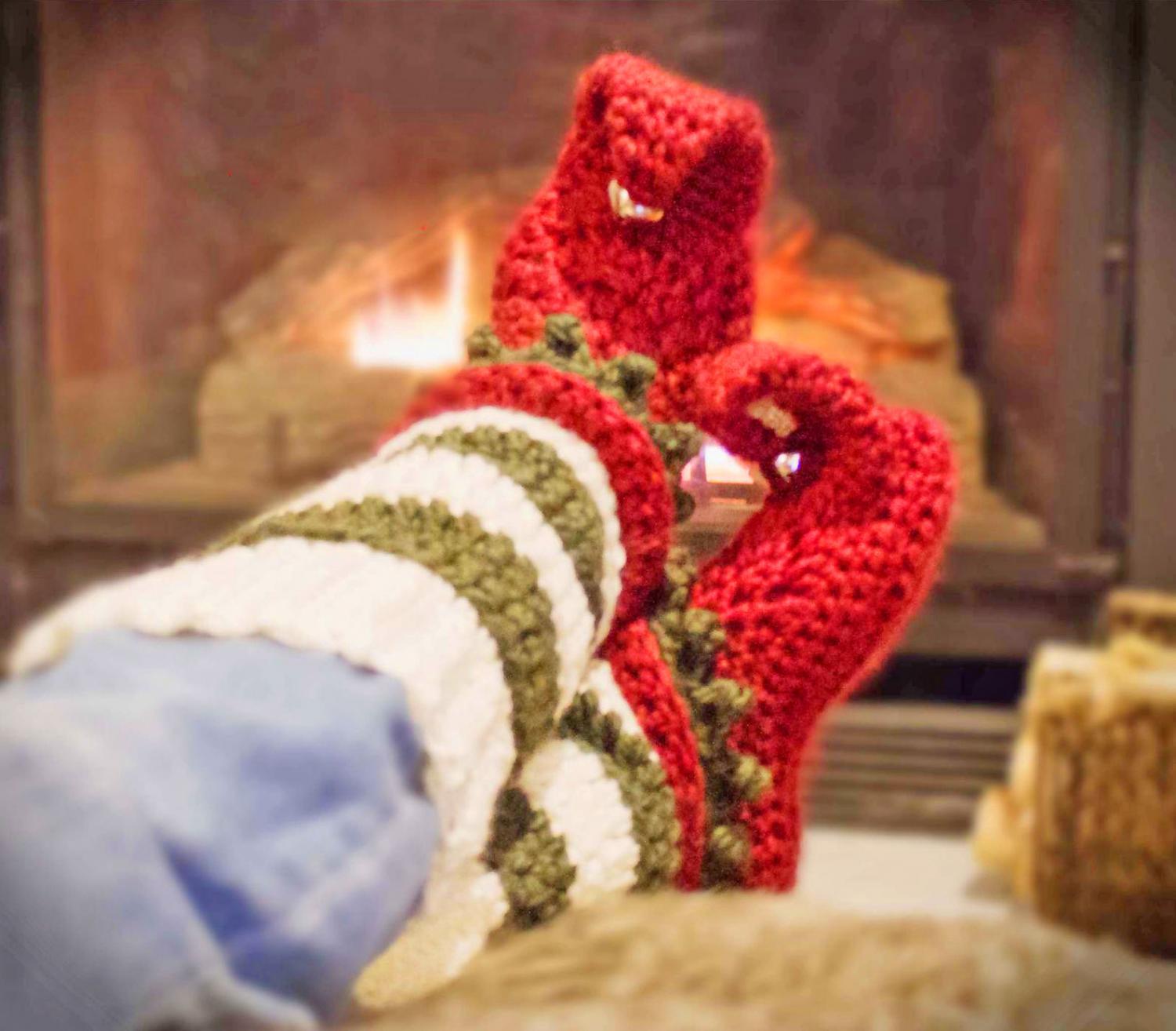 Crochet Elf Slippers - Pattern to crochet your own DIY crochet elf slippers