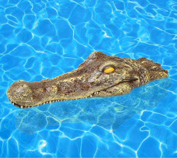 Crocodile Head Pool Float - Scary prank alligator floating pool toy - Crocodile pool/pond decoration