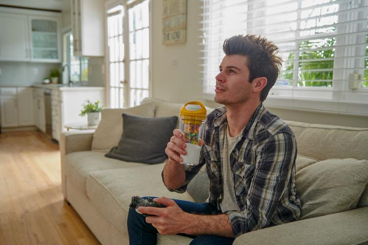 This Divided Milk and Cereal Cup Lets You Eat Breakfast While On