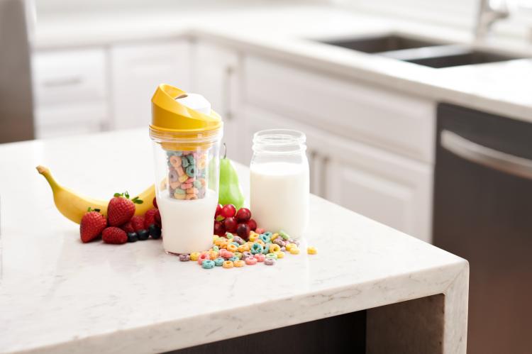 This Divided Milk and Cereal Cup Lets You Eat Breakfast While On