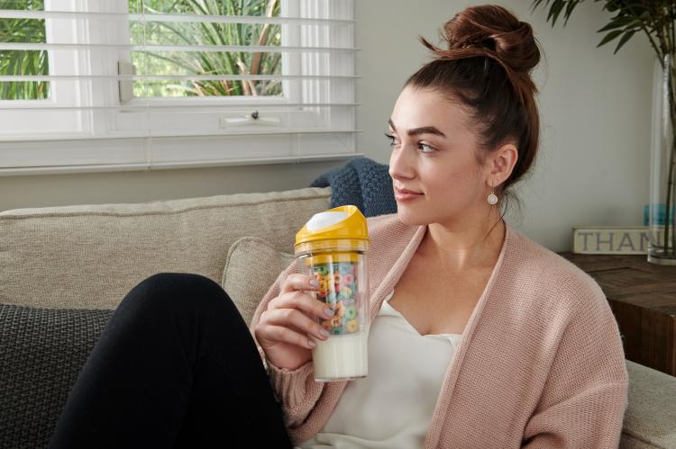 This Divided Milk and Cereal Cup Lets You Eat Breakfast While On