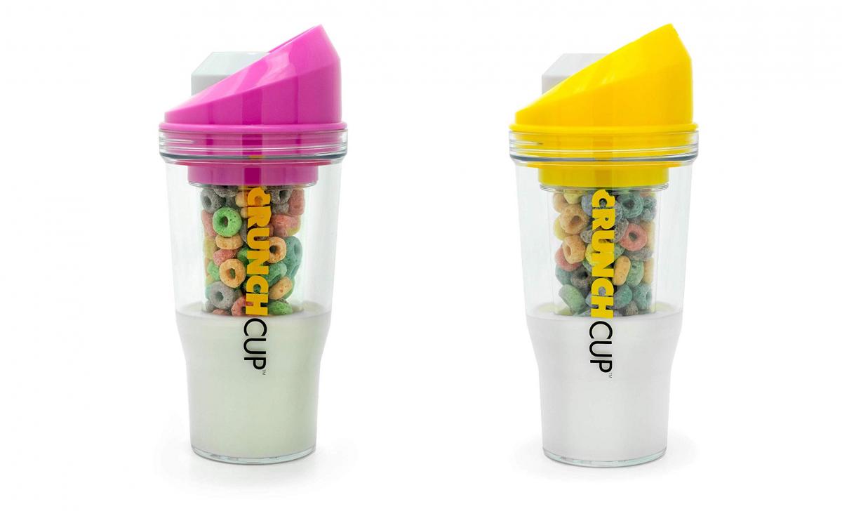 This Divided Milk and Cereal Cup Lets You Eat Breakfast While On The Go