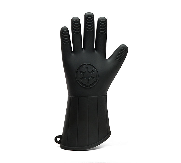 https://odditymall.com/includes/content/upload/darth-vader-oven-mitt-7104.jpg